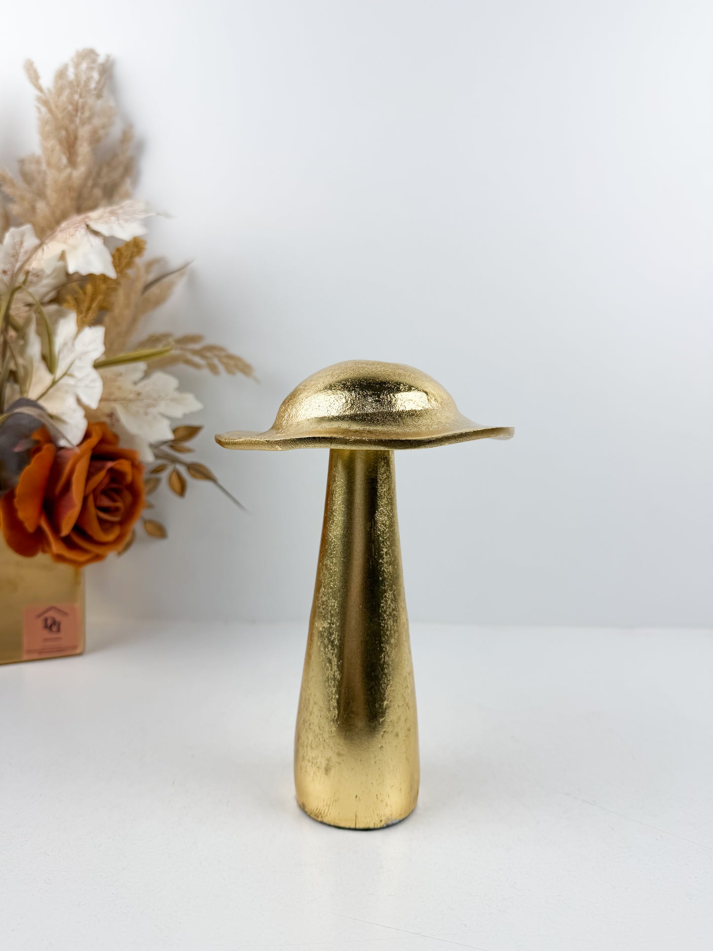 Sculpture décorative en forme de champignon doré en métal