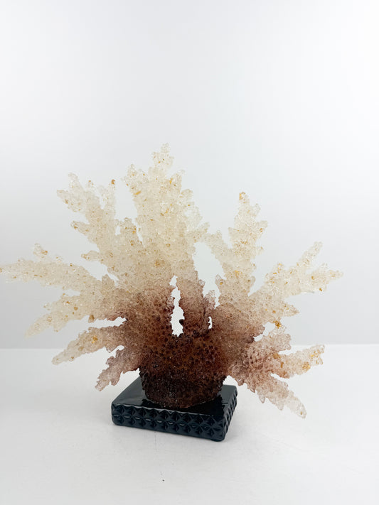 Sculpture de corail en résine pour capturer la beauté naturelle des fonds marins.