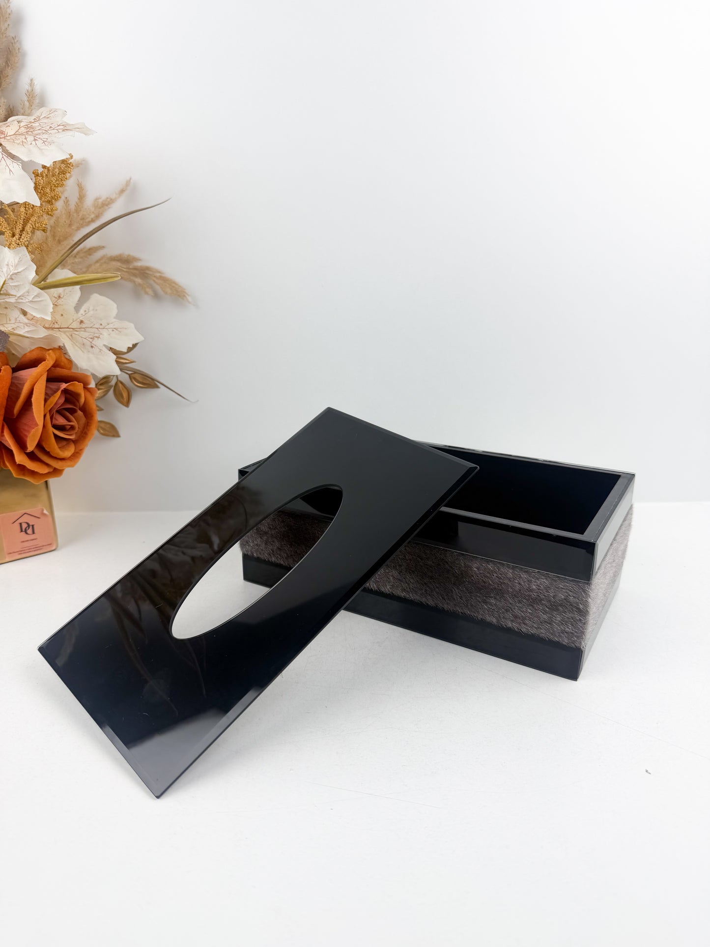 Boîte à mouchoirs moderne noir avec Bandeau en fourrure gris.