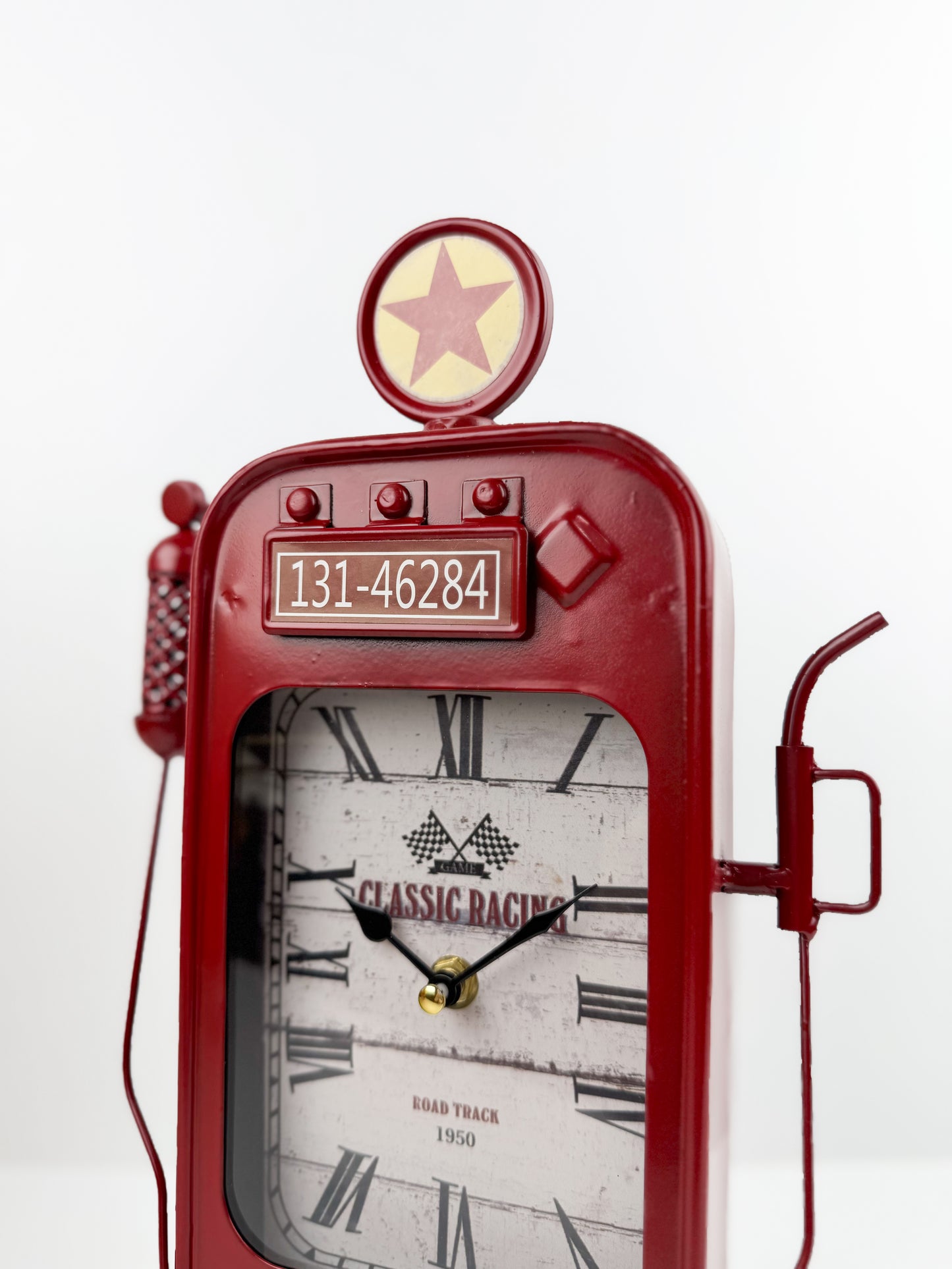 Horloge classique au design intemporel rouge