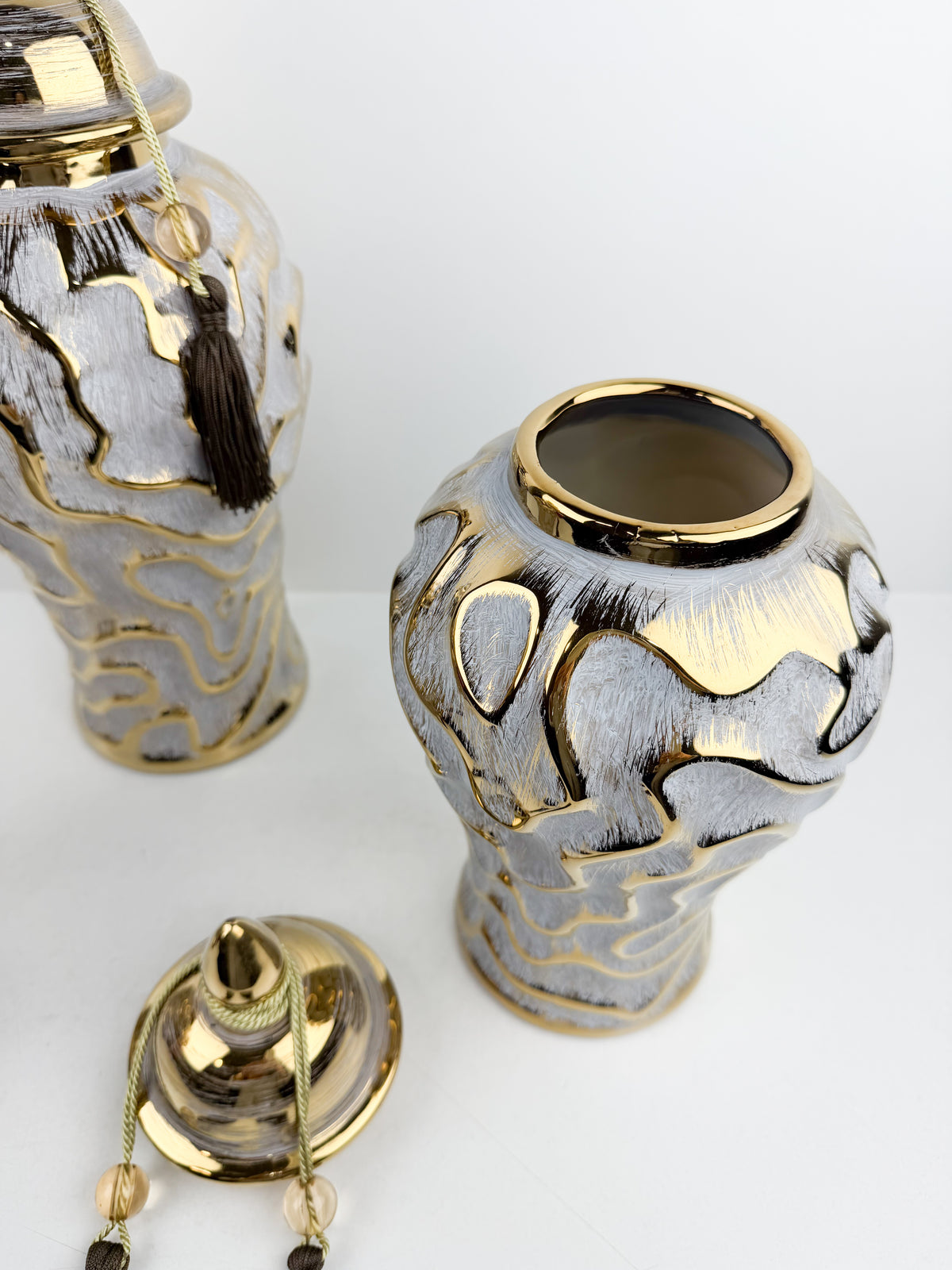 Trio de vases décoratives en céramique tradition