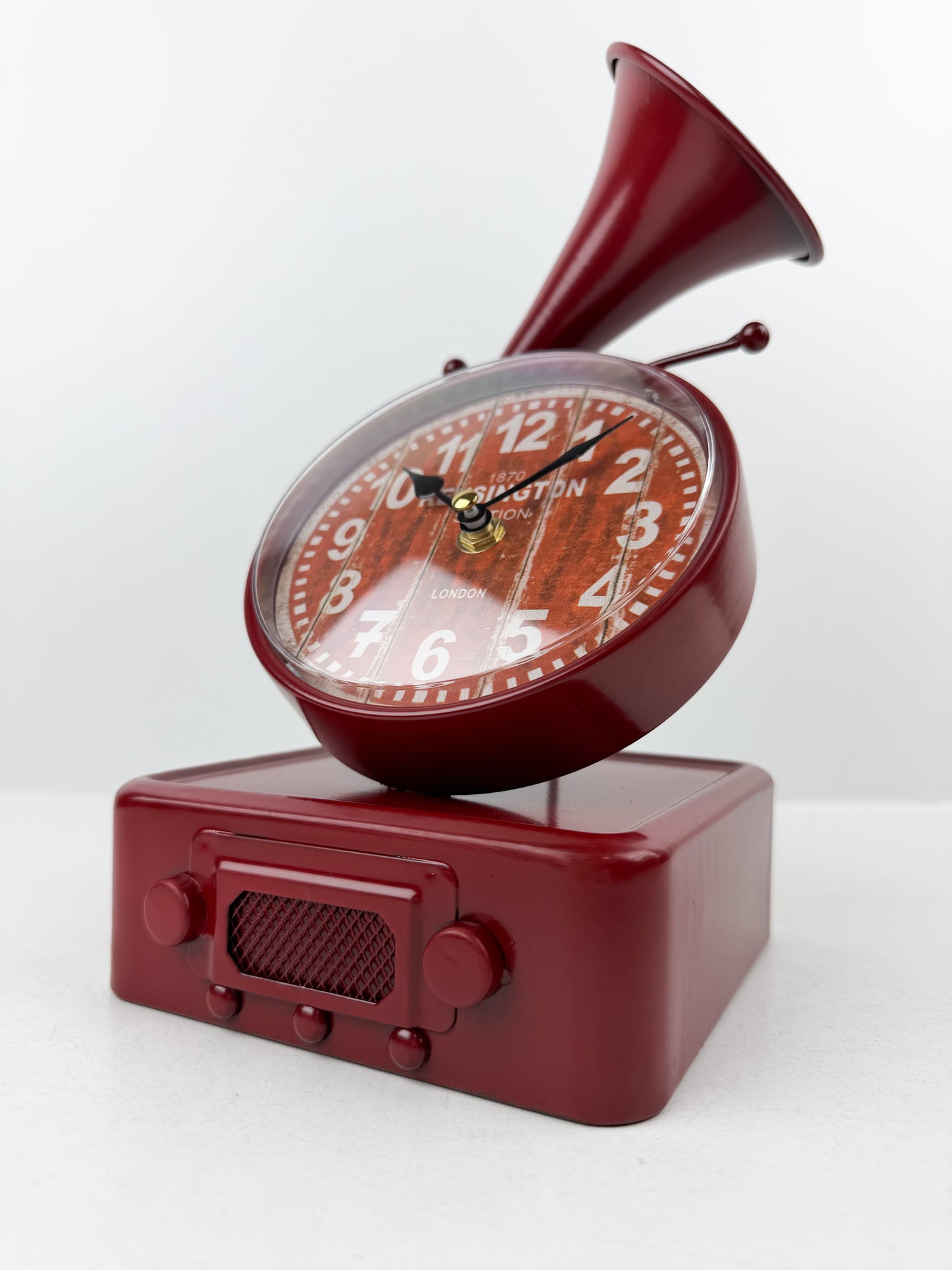 Horloge classique en métal robuste d'un mécanisme de sonneur mécanique.