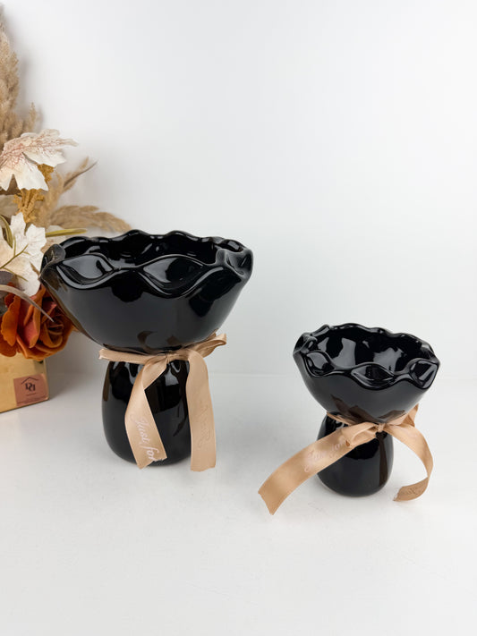 Duo vases moderne avec un col resserré, imitant la forme d'un bouquet lié par un ruban/noir