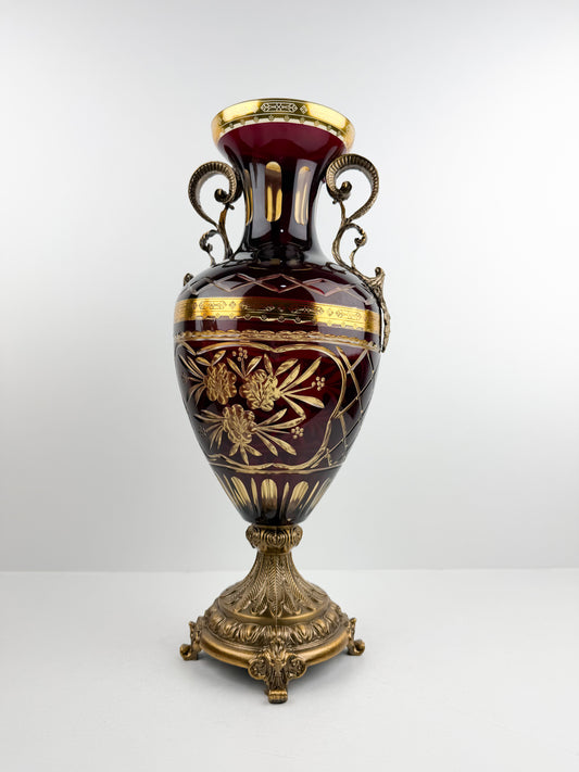 Vase traditionnel du luxe en Cristal rouge rubis aux reflets profonds