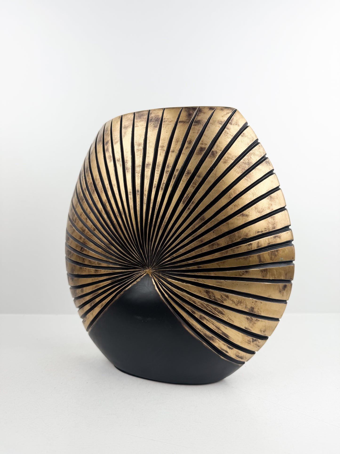 Vase décoratif en résine d'intérieur au design moderne et élégant