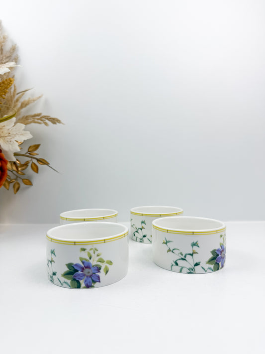 Quatre mini bols aux teintes florales