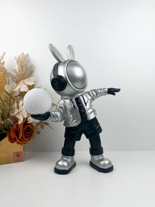 Lampe Figurine astronaute captivante aux teintes gris et noir sophistiquées