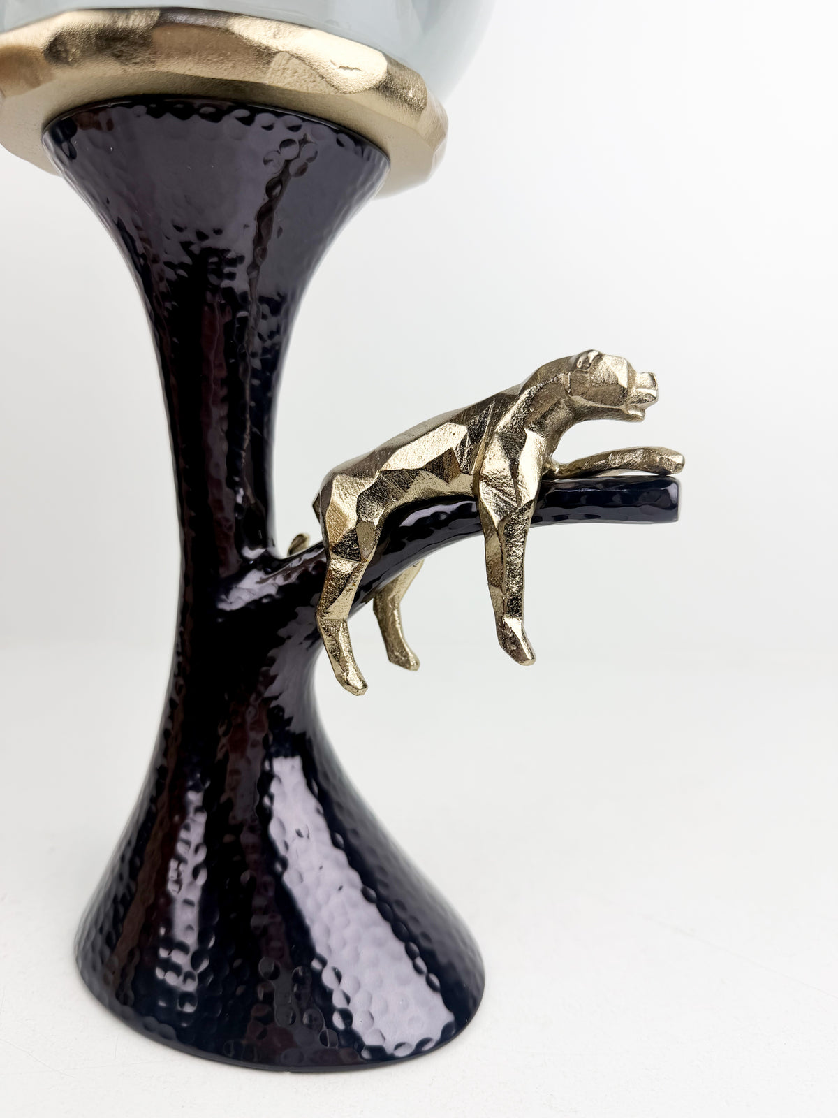 Bougeoir décoratif au design sophistiqué d'une figurine de panthère en cuivre