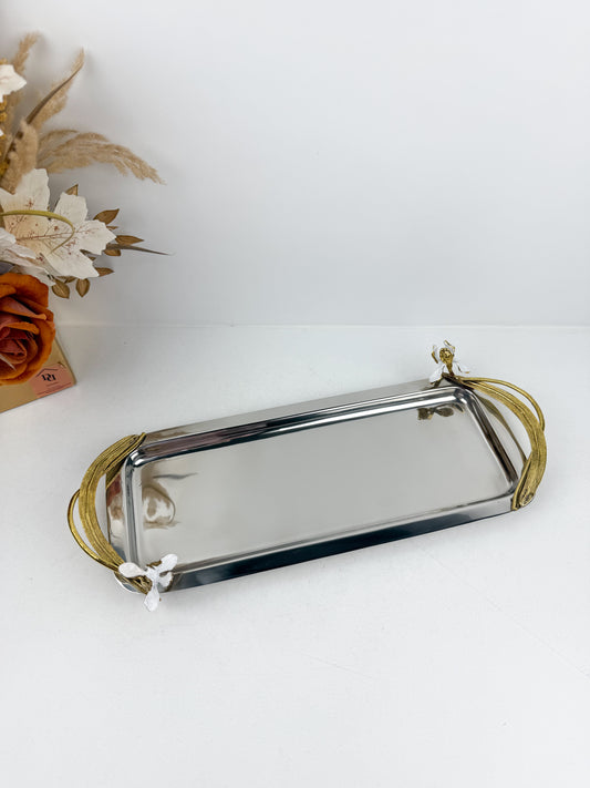 Plateau rectangulaire en métal brillant aux finitions dorées