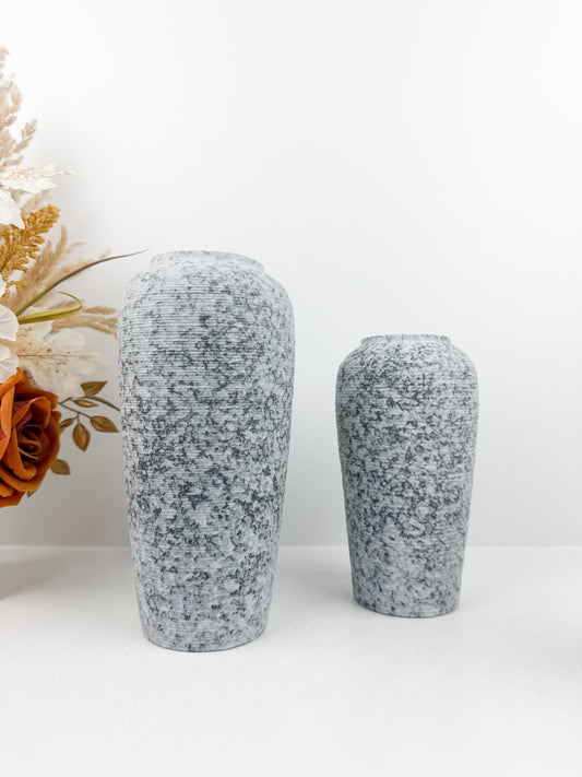 Trio de vases aux teintes grises en céramique alliant élégance et raffinement