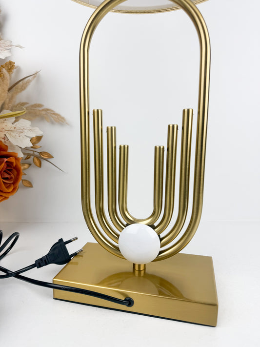 Lampe de table au design contemporain haut de gamme métallique dorée épurée ornée d'un motif central d'anneaux