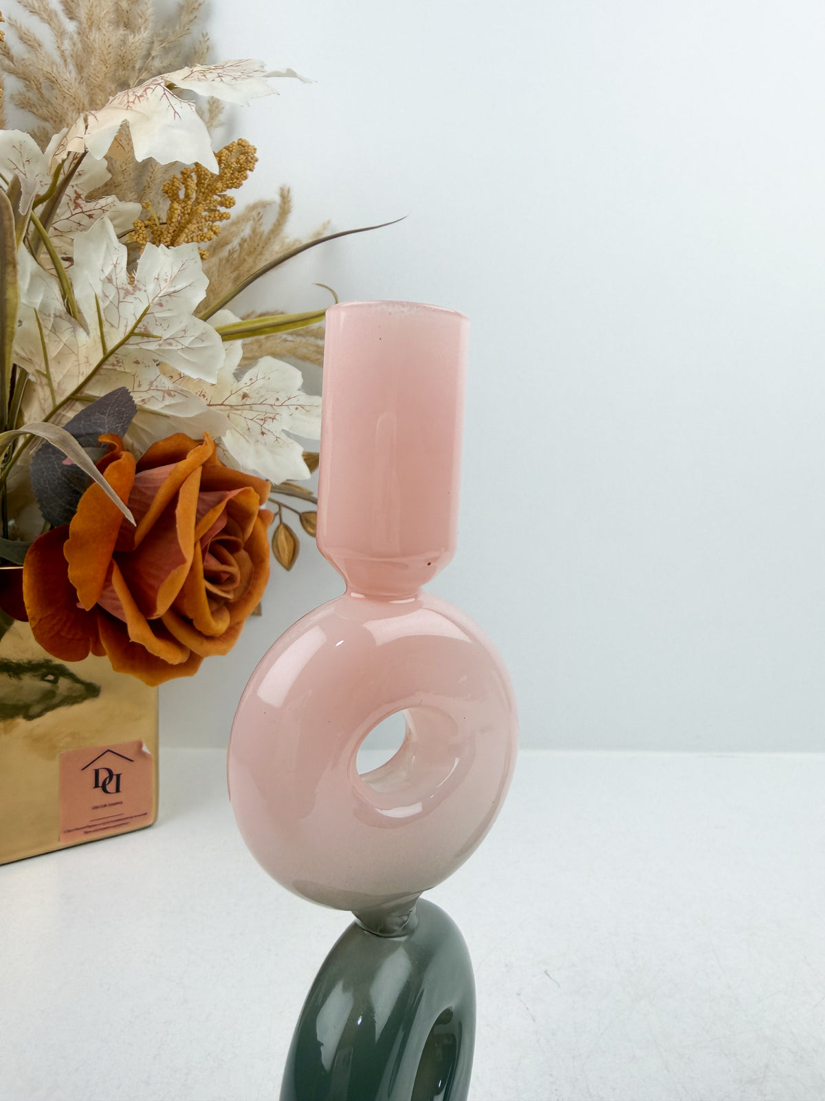 Bougeoirs tendance avec dégradé de couleurs rose et vert.