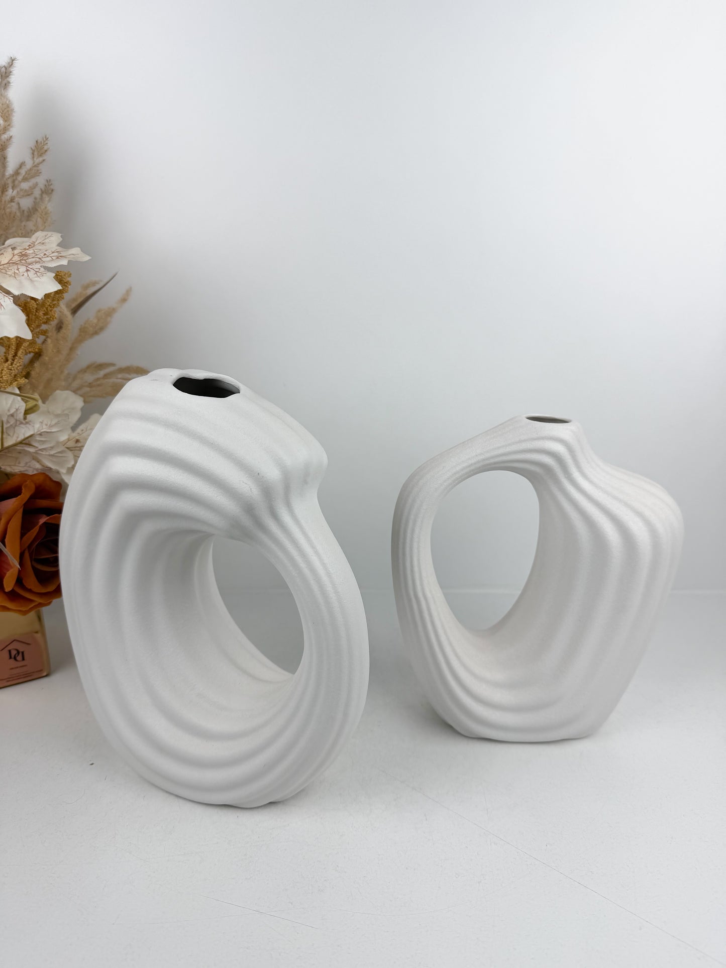 Duo de vases en céramique blanche