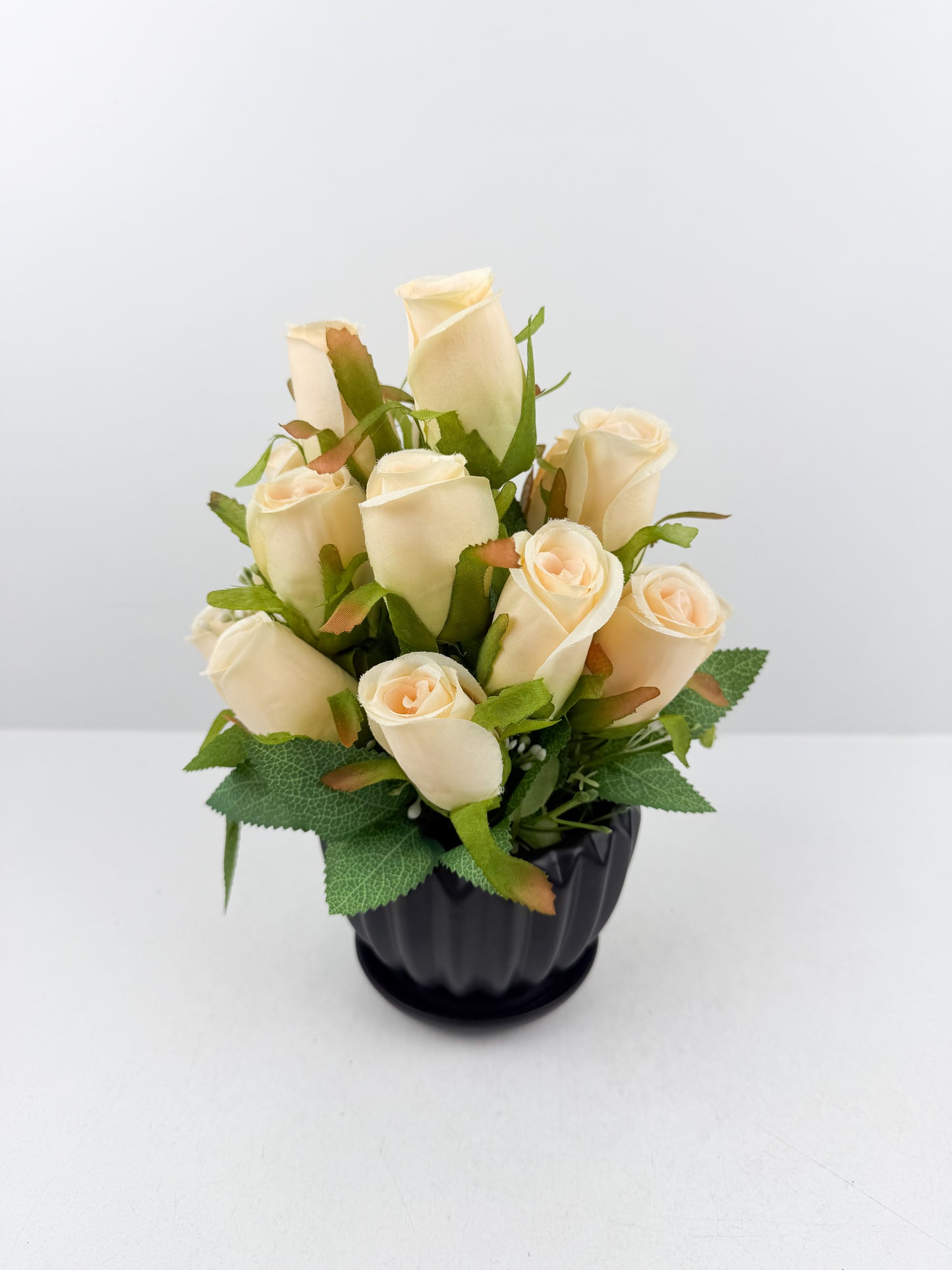 Fleurs artificielles d'une élégance intemporelle, conçues pour sublimer vos espaces de vie