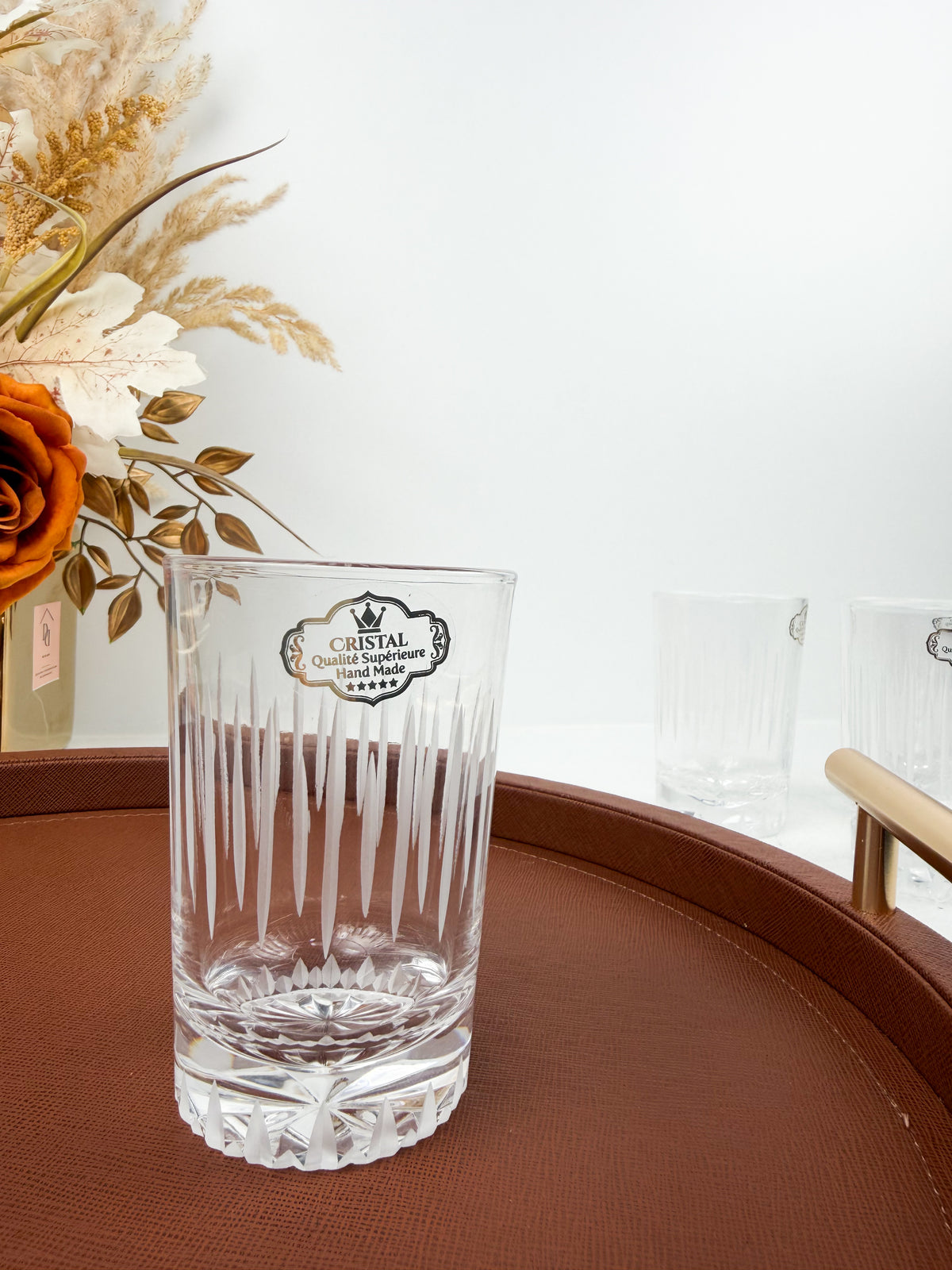 Ensemble de six tasses de thé prestige confectionnées en cristal supérieur.