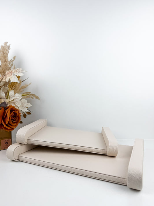 Deux plateaux de décoration intérieure en cuir beige moderne