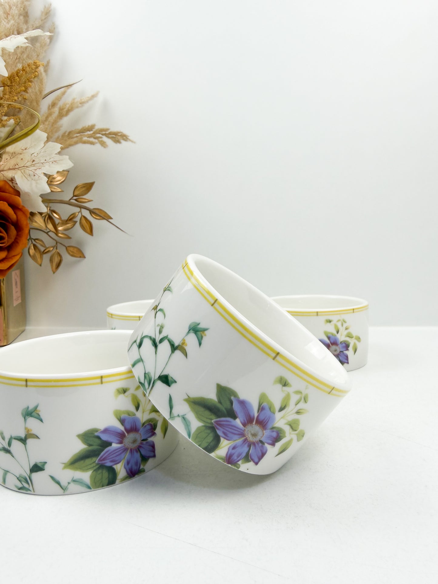 Quatre mini bols aux teintes florales