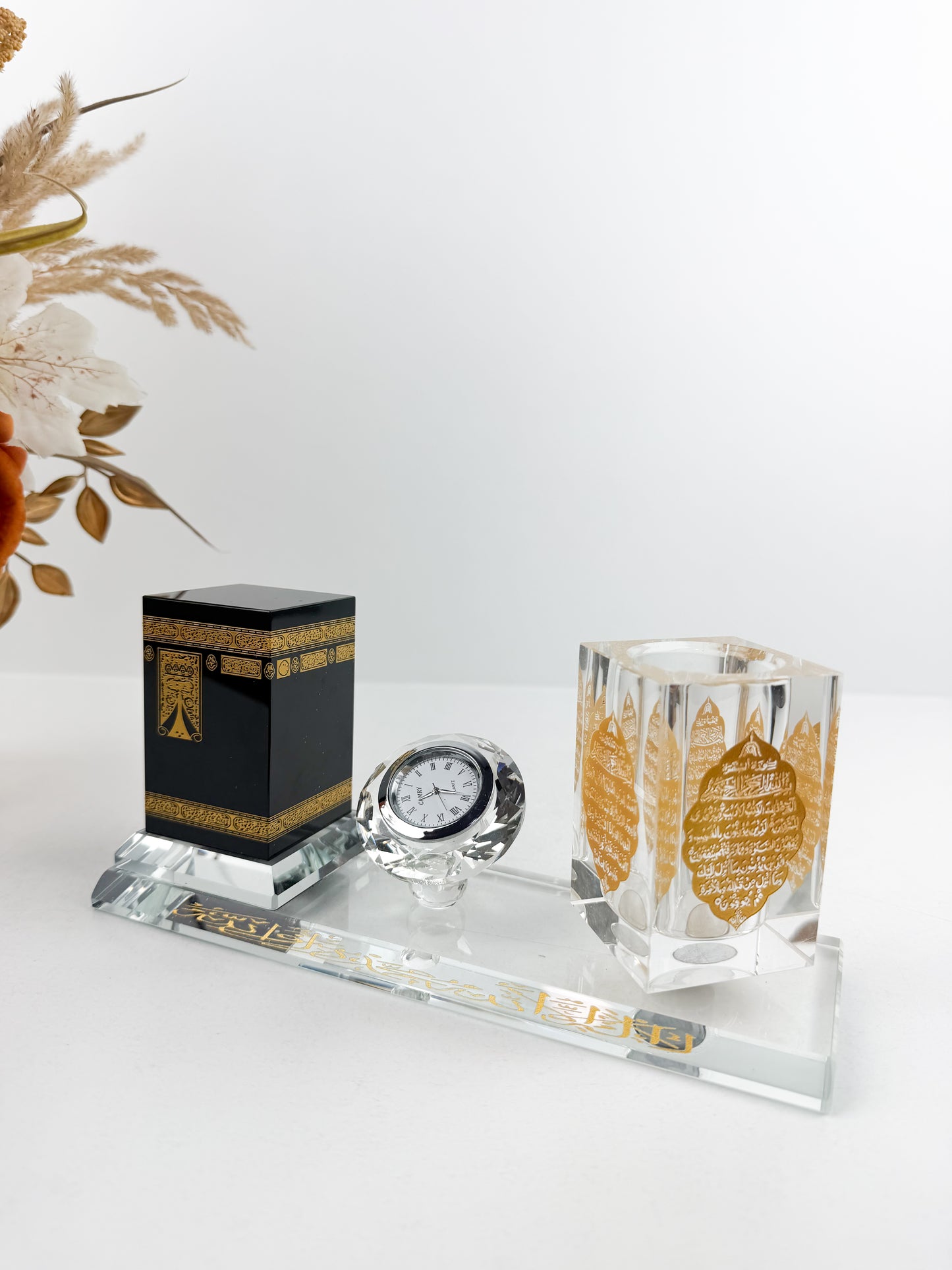 Modèle Kaaba en cristal élégant et raffiné avec petite horloge sur le socle cristal