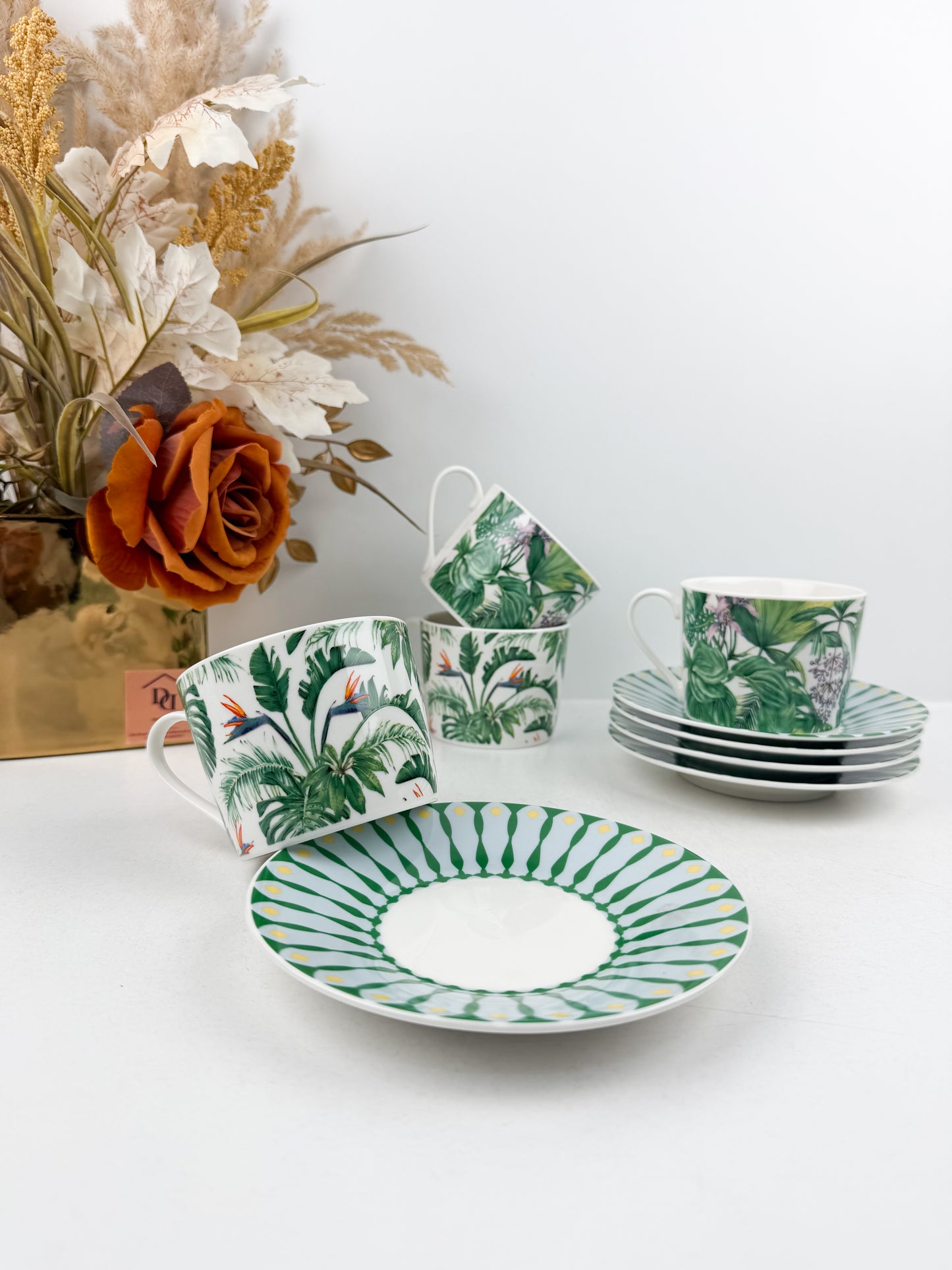 Service de six tasses et six sous-tasses à café au lait en porcelaine fine, alliant élégance et modernité