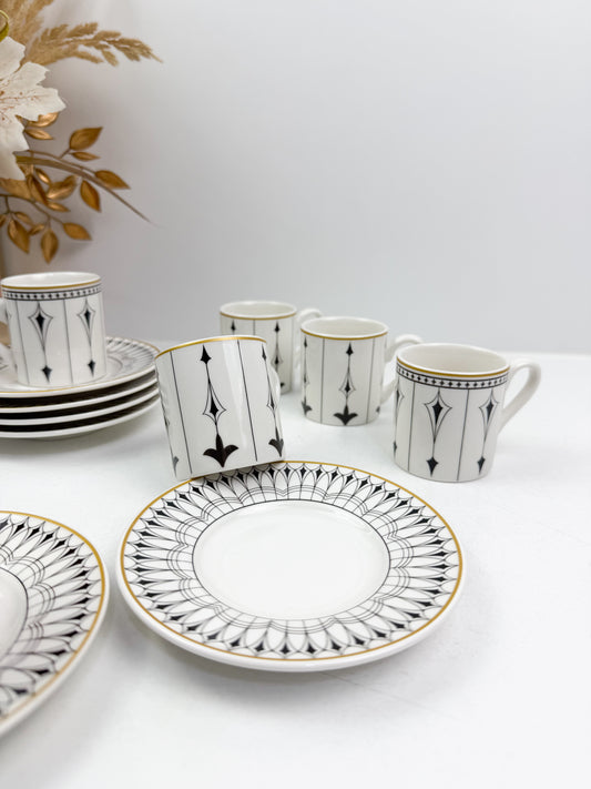 Six tasses à espresso et sous-tasses aux motifs noirs captivants