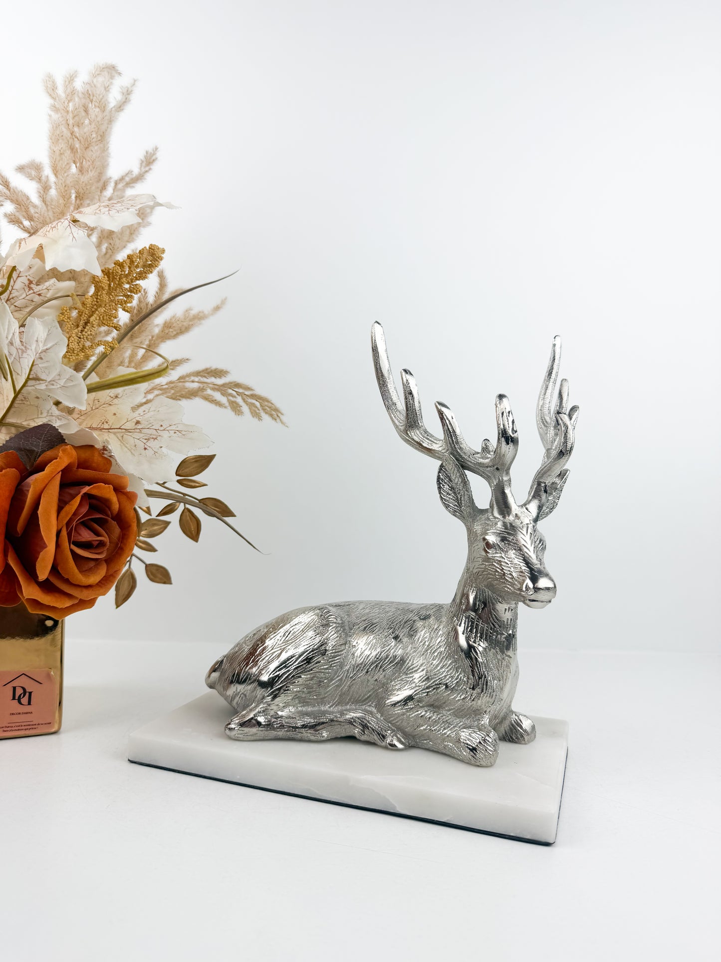 Figurine de gazelle argentée en métal, élégante et raffinée