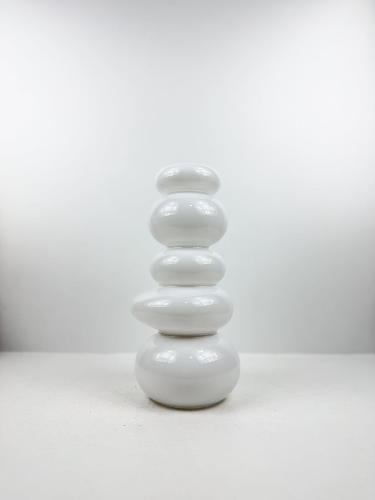 Vase en Céramique Blanche moderniste.