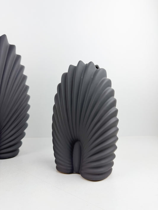 Duo de vases en forme de coquillage