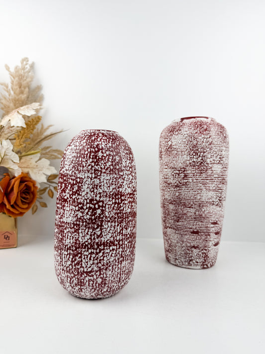 Duo de vases aux teintes rouge et blanc