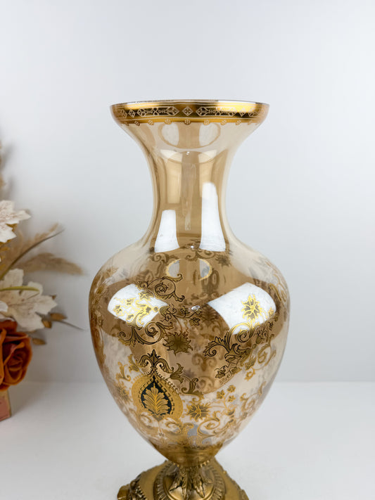 Grand Vase vintage en cristal ambré soufflé à la bouche incarne l'élégance intemporelle.