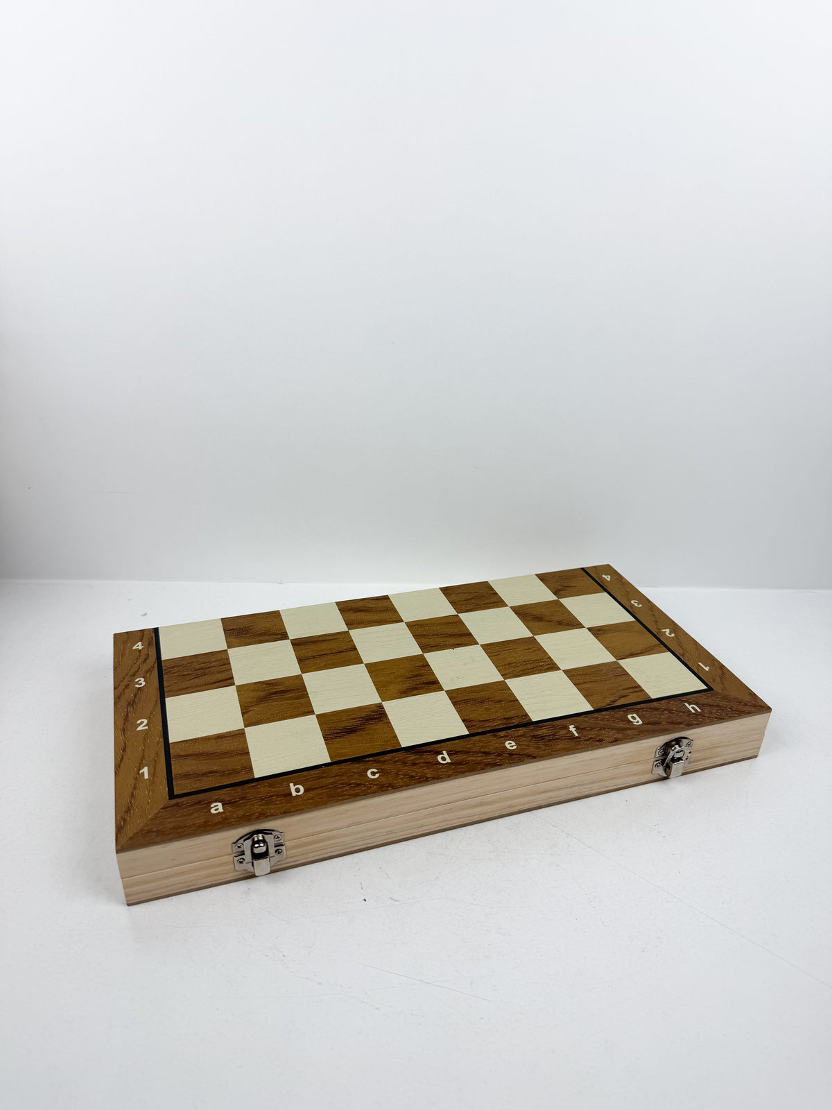 Jeu d'echecs pliable en bois artisanale.