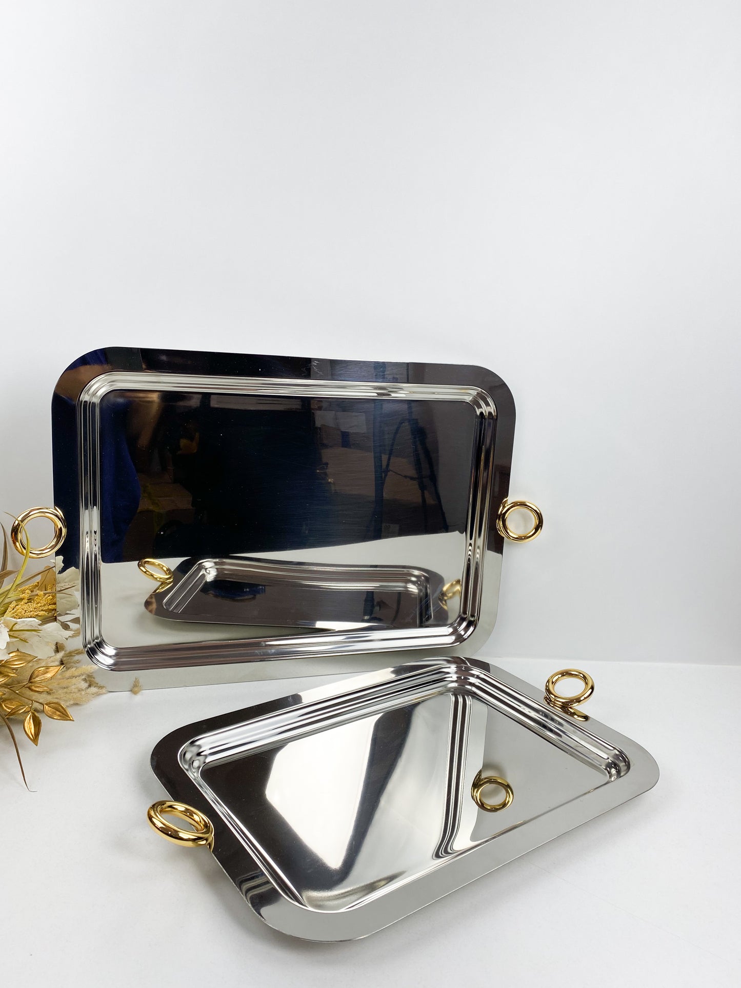 Plateau à thé en inox de forme rectangulaire de main doré