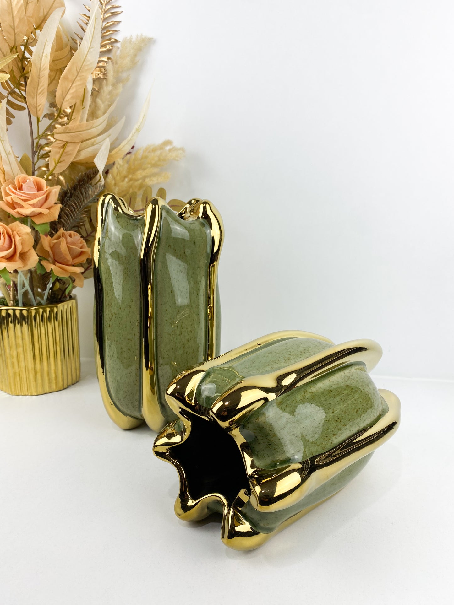 Décor-Vase en céramique vert et dorée
