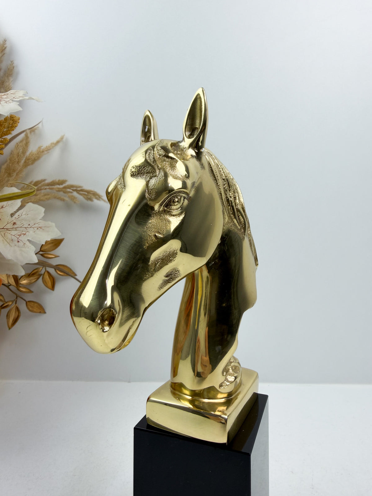 Statue de tête de cheval en dorée moderne