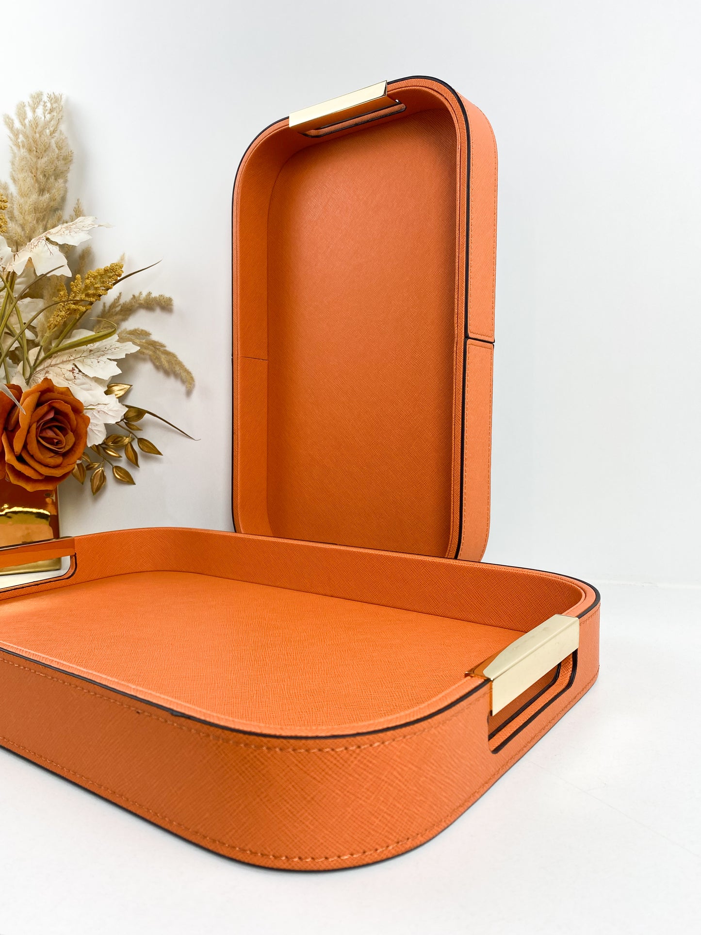 Ensemble de 2 plateaux en similicuir faits main avec poignée en doré(orange)