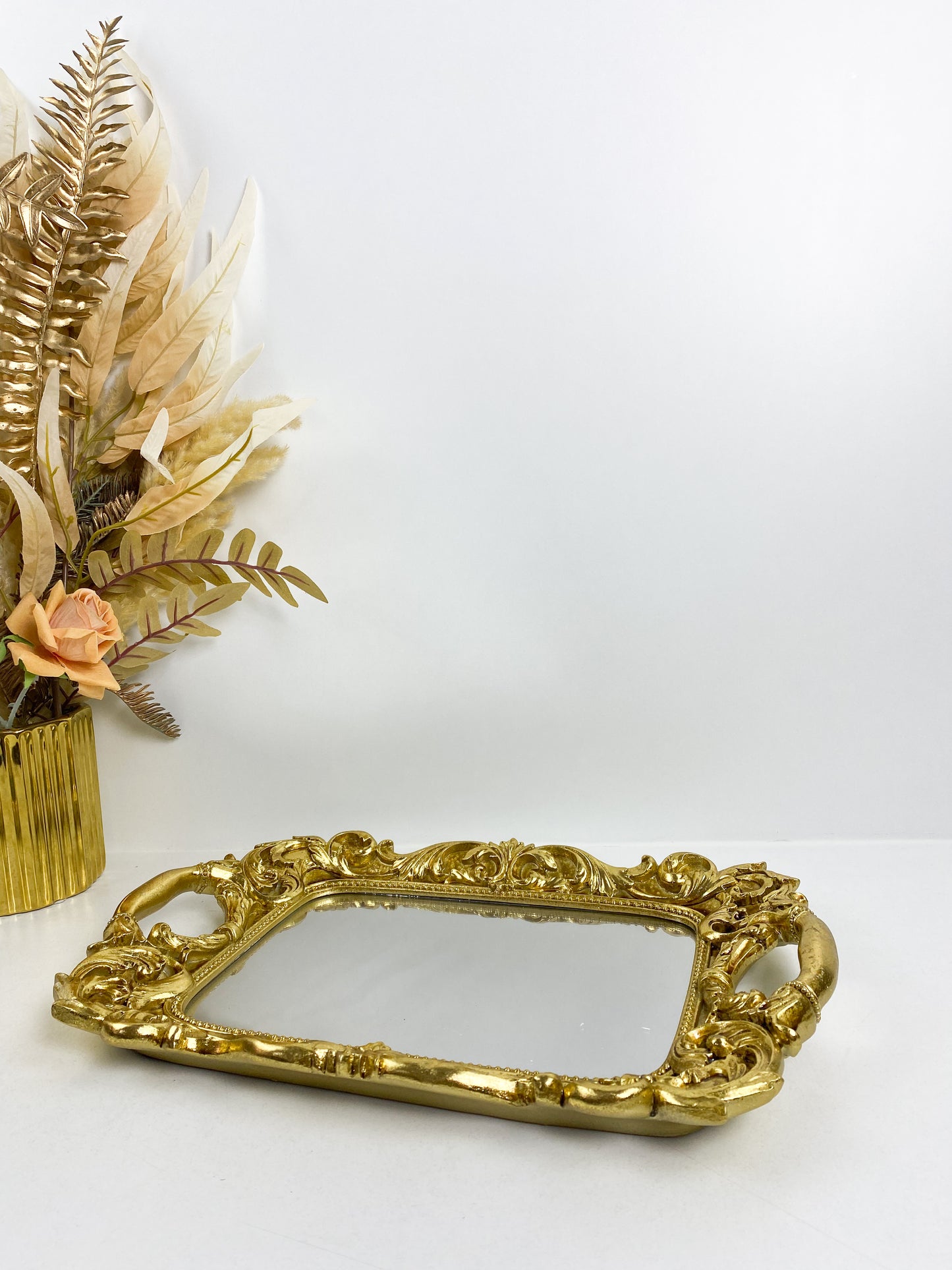 Plateau miroir doré design élégant avec poignée