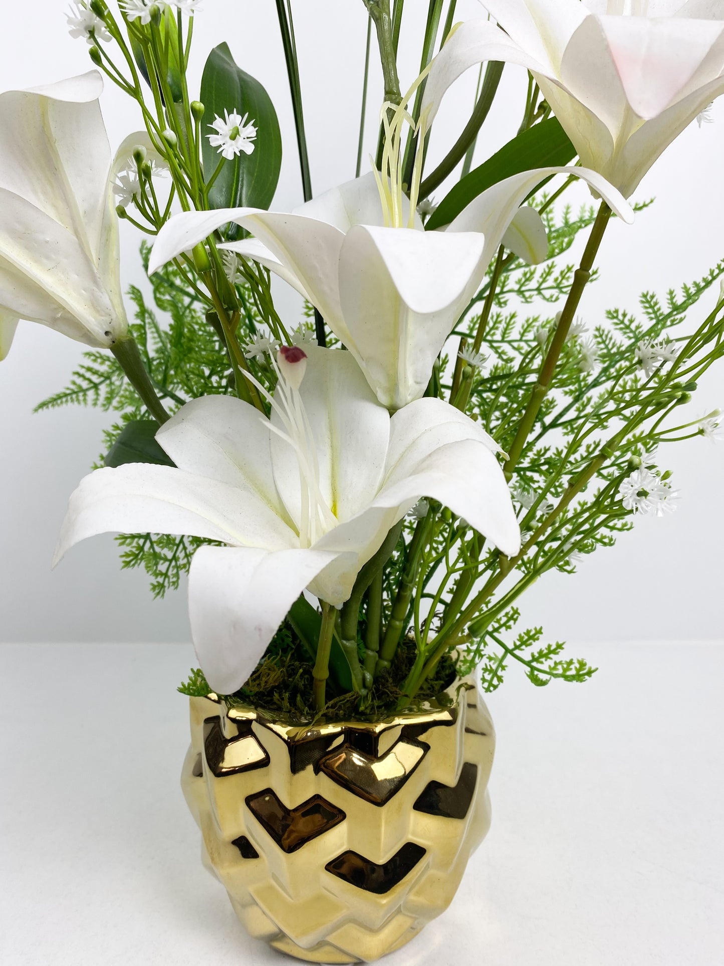 Vase céramique avec fleurs artificielles blanc