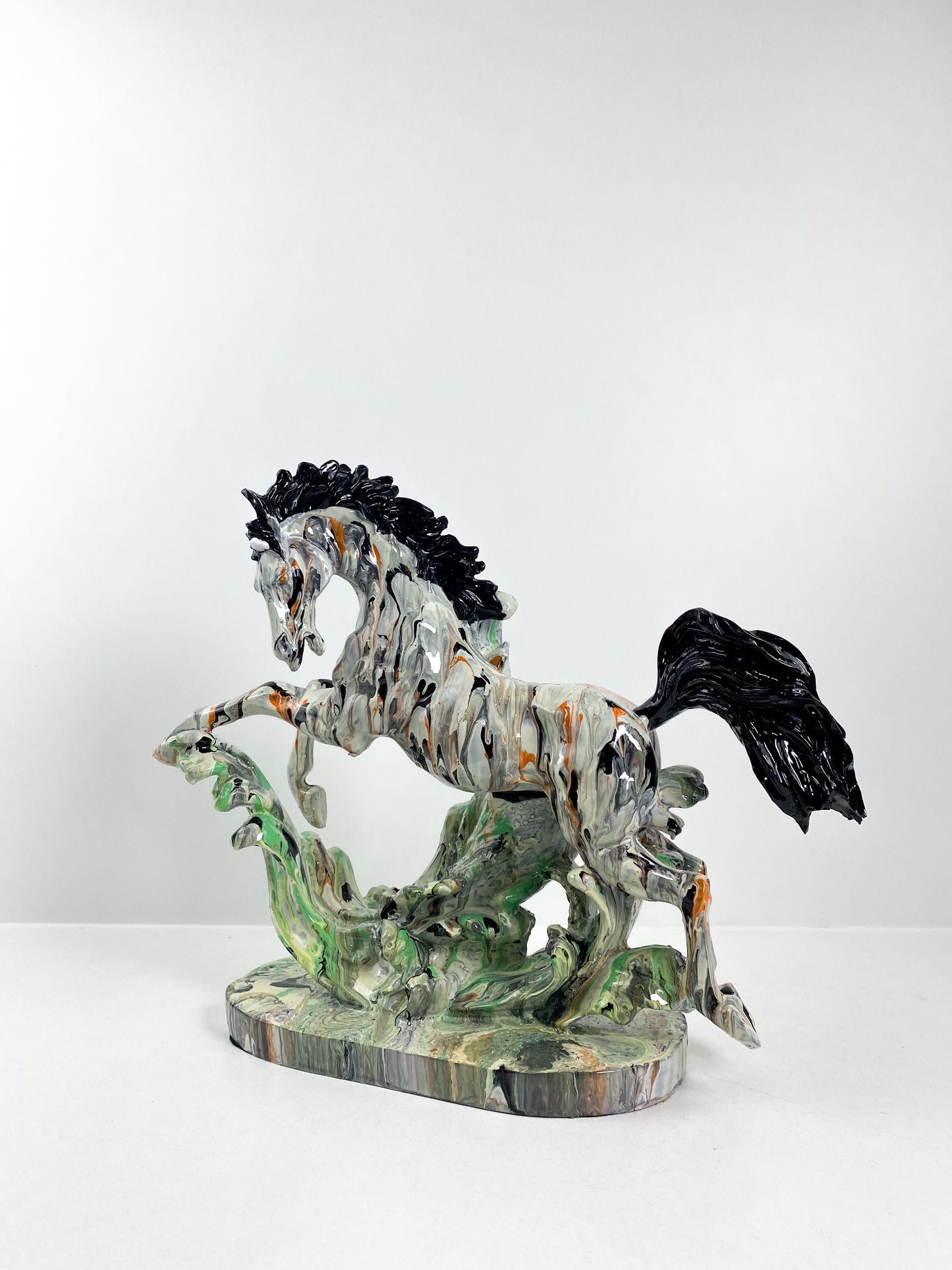 Figurine de cheval colorée créative- art graffiti moderne