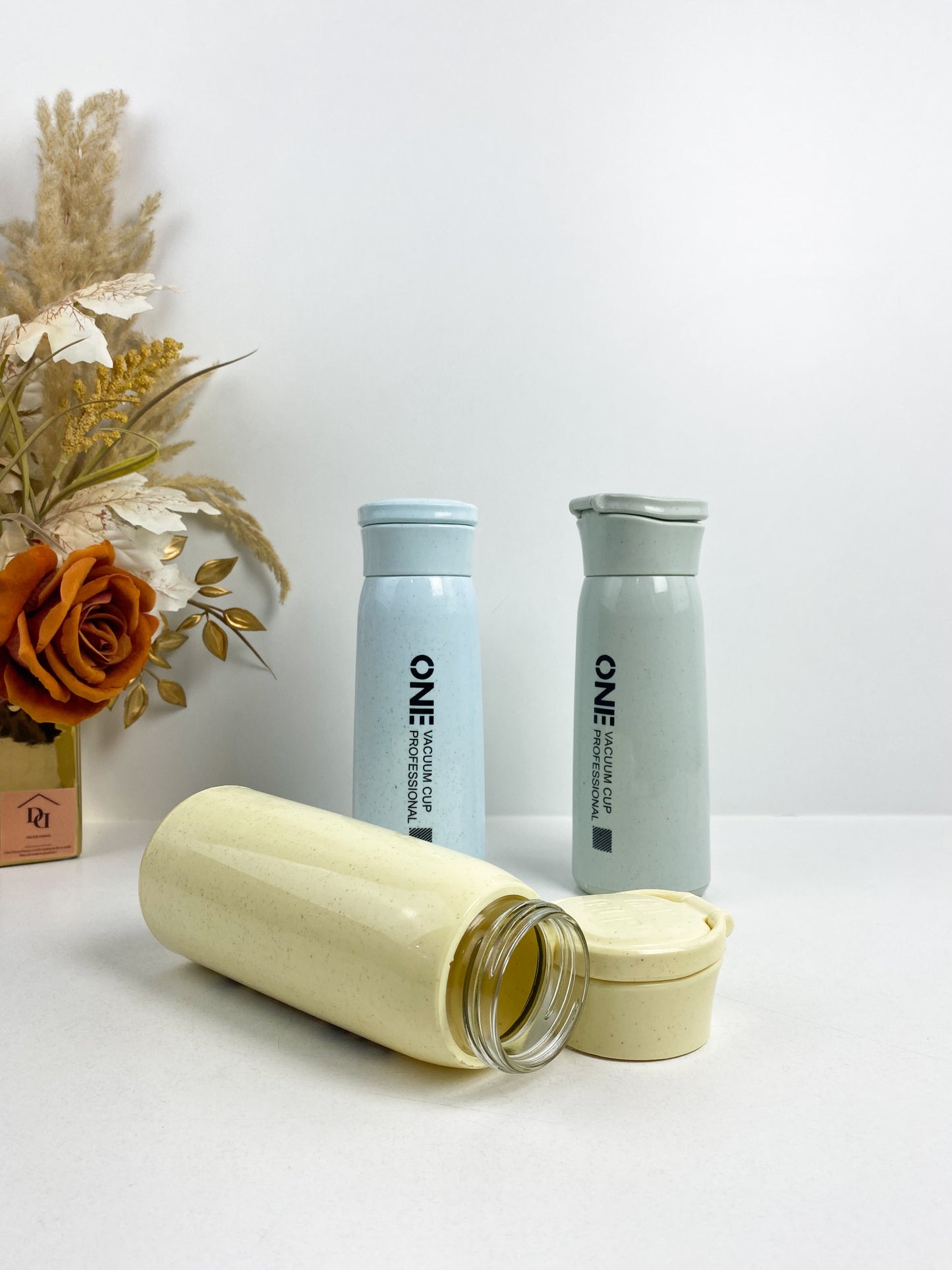 Bouteille d'eau en plexiglass et verre