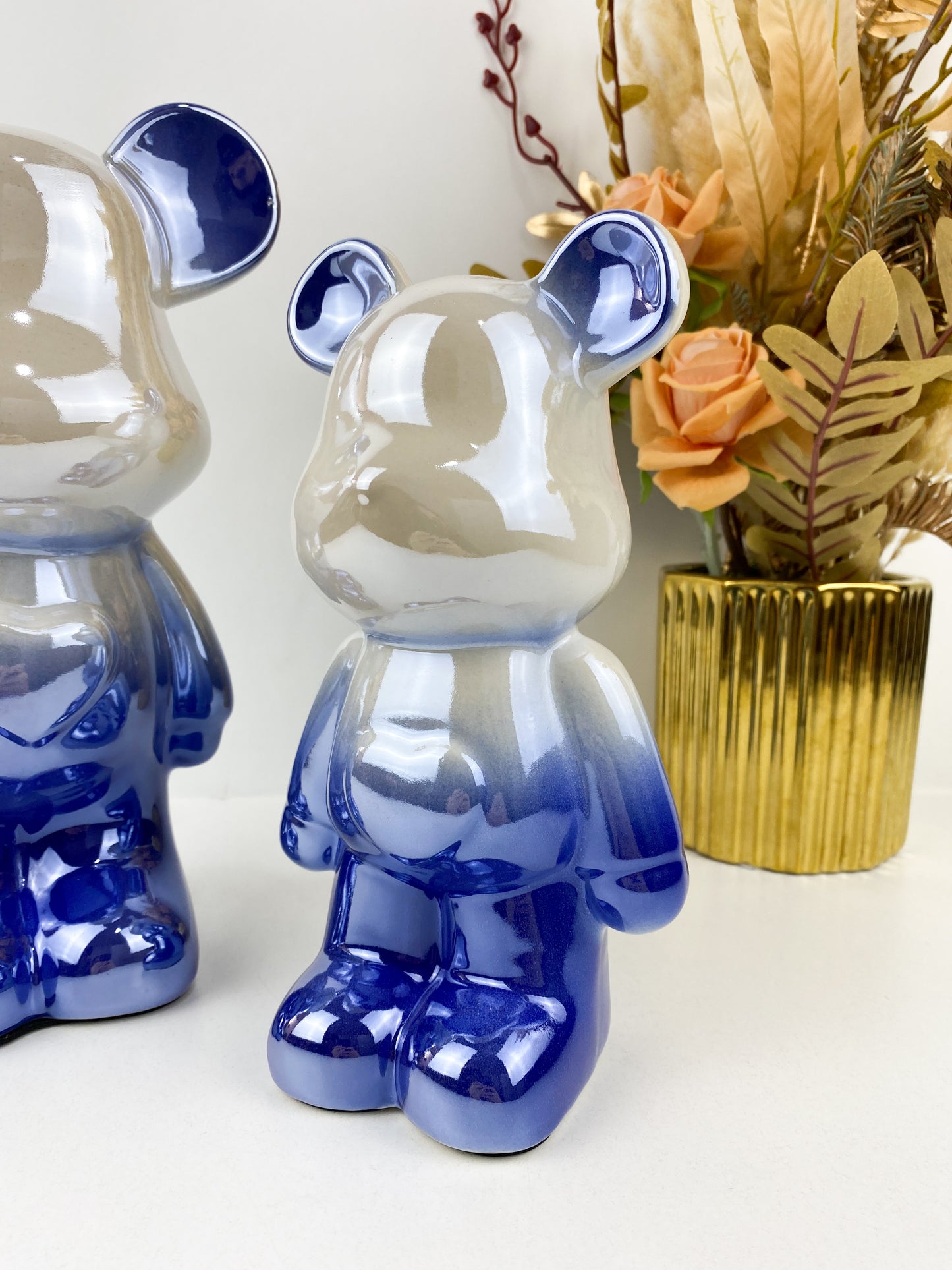 Ourson décoratif en céramique galvanisée blanc et bleu