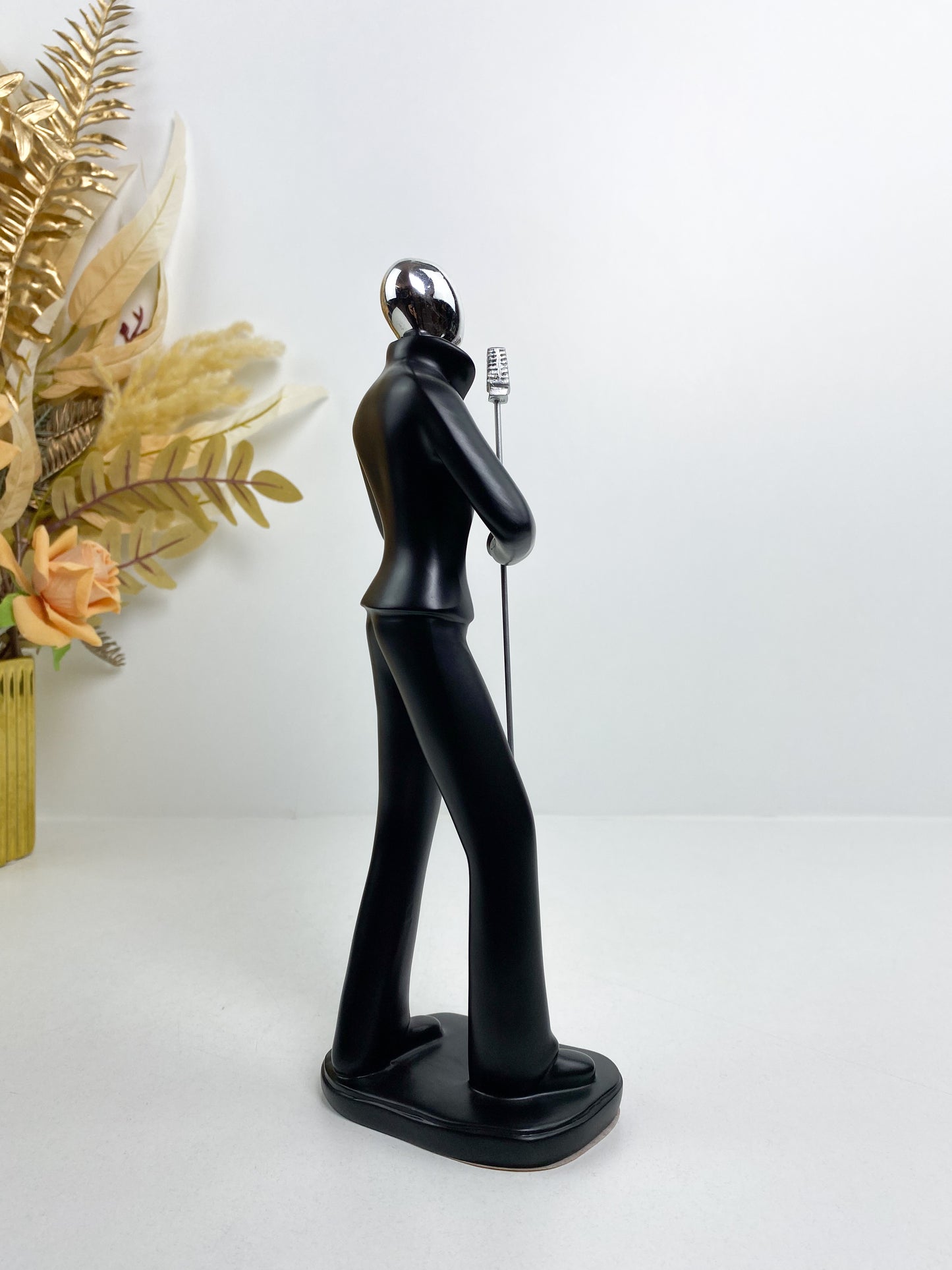 Figurine d'hommes chanteurs en résine noir et argenté
