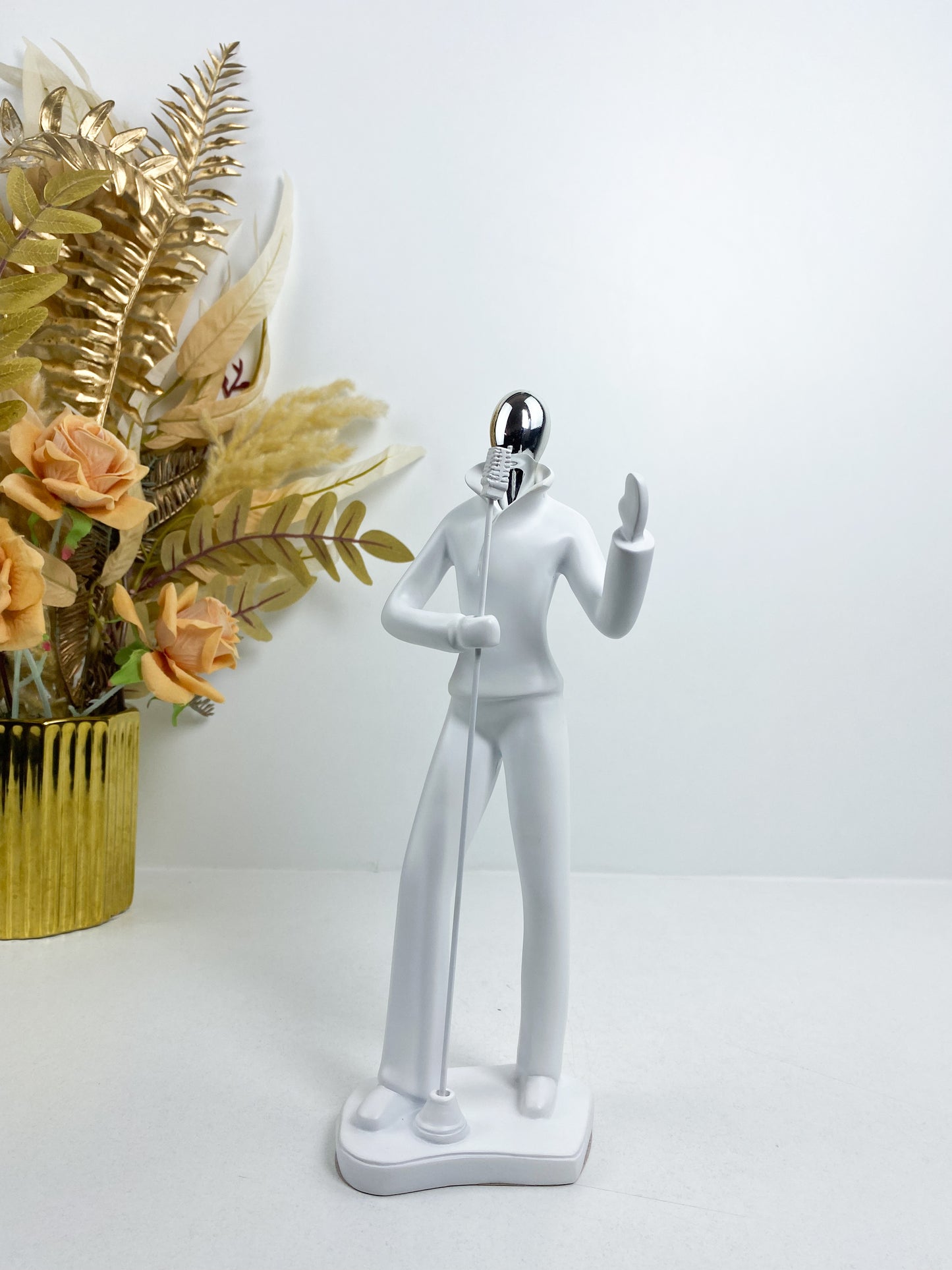 Figurine d'hommes chanteurs en résine blanc et argenté