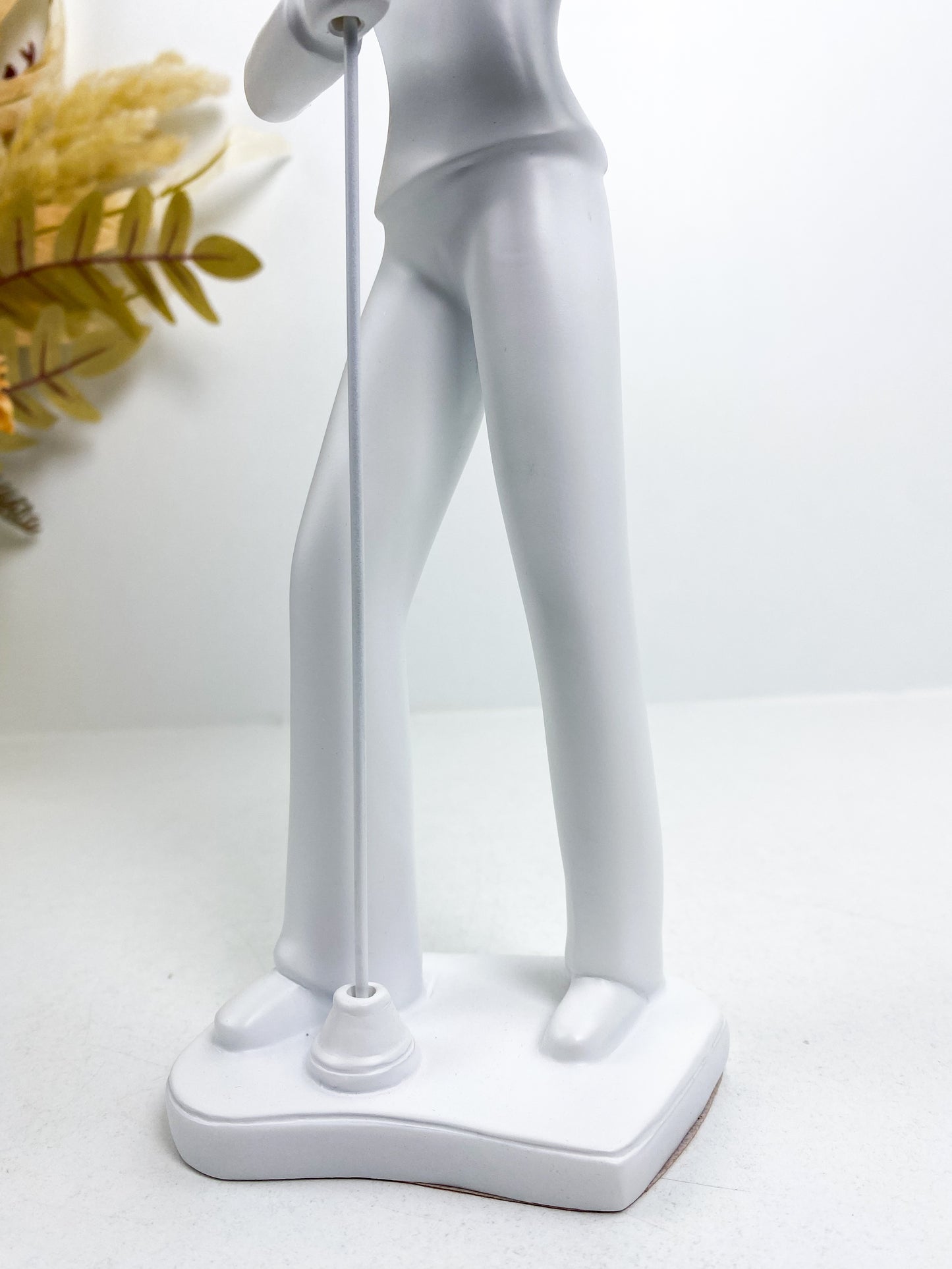 Figurine d'hommes chanteurs en résine blanc et argenté