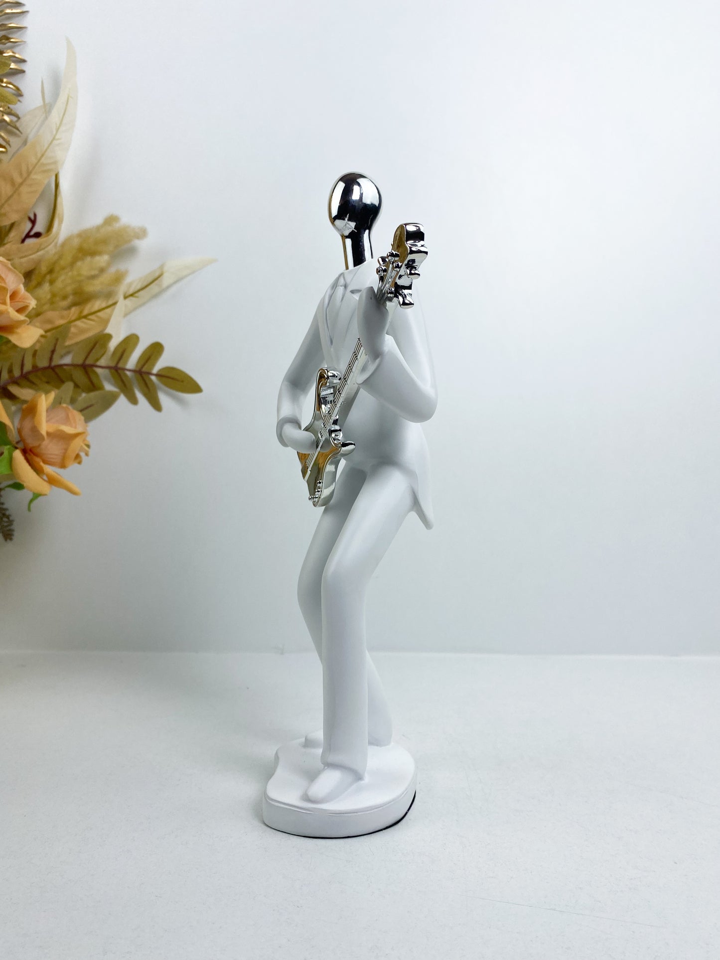 Statue Guitare de musicien en résine -Blanche
