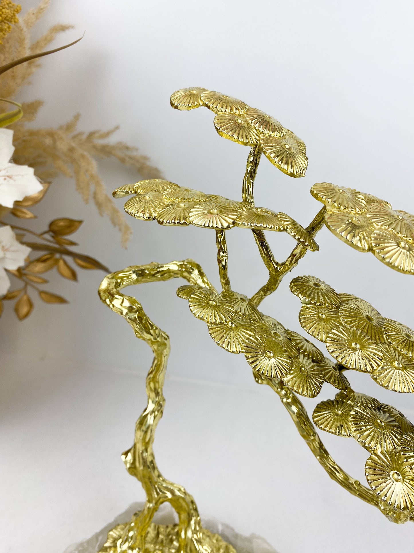 Sculpture en métal de pin doré, artisanat d'art en fer Antique