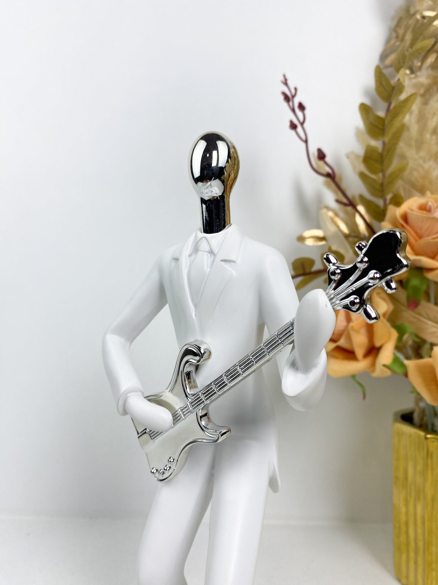 Statue Guitare de musicien en résine -Blanche
