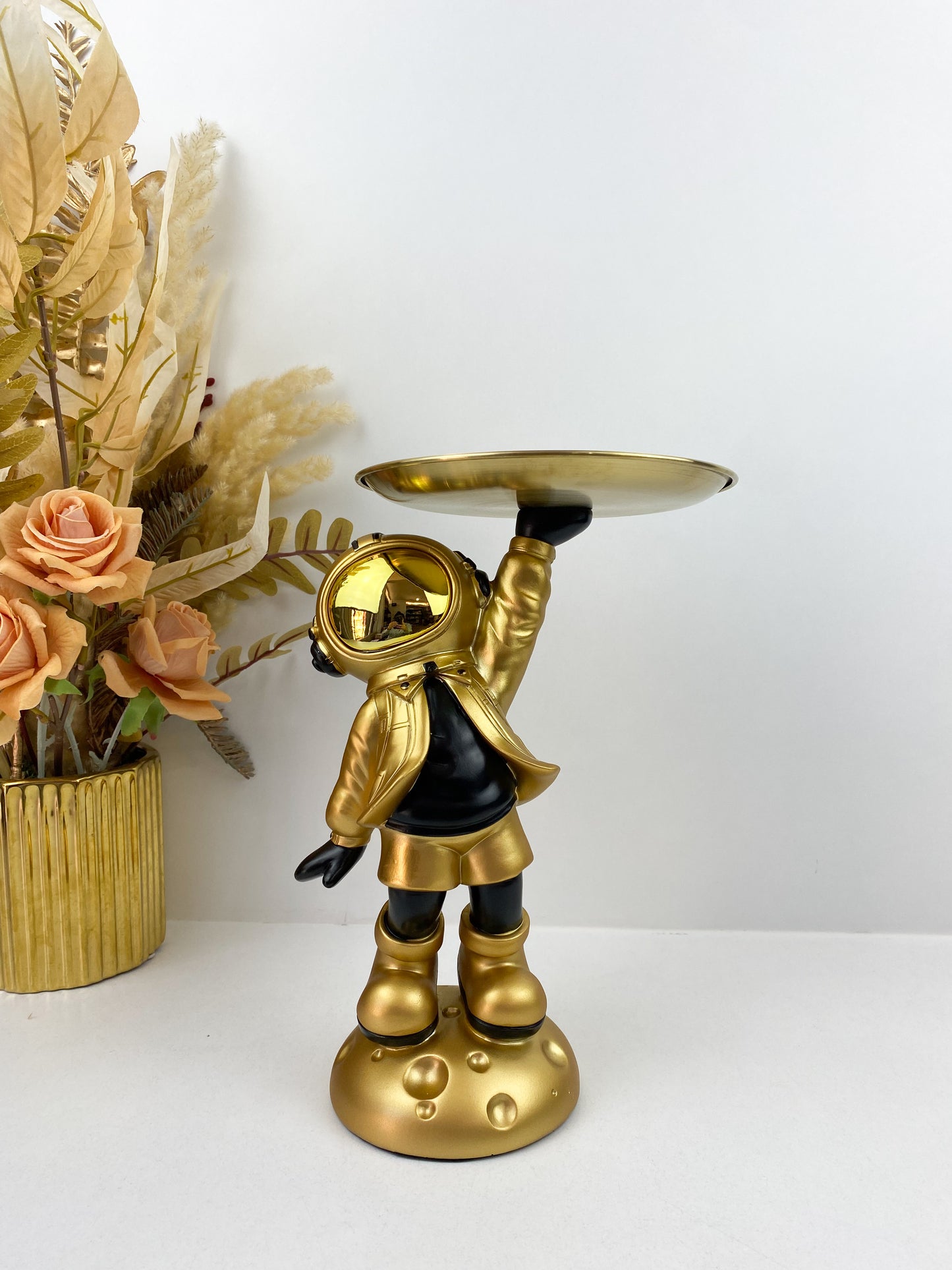 Sculpture de astronaute mignonne avec plateau ,décoration de la maison