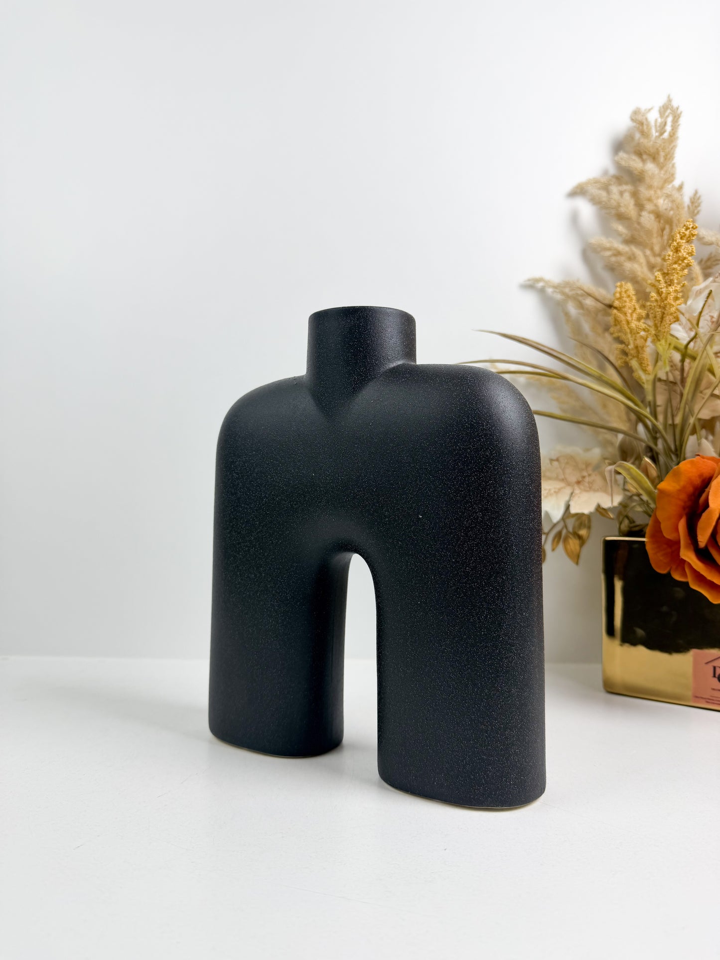 Vase décoratif de forme U noir en céramique émaillée