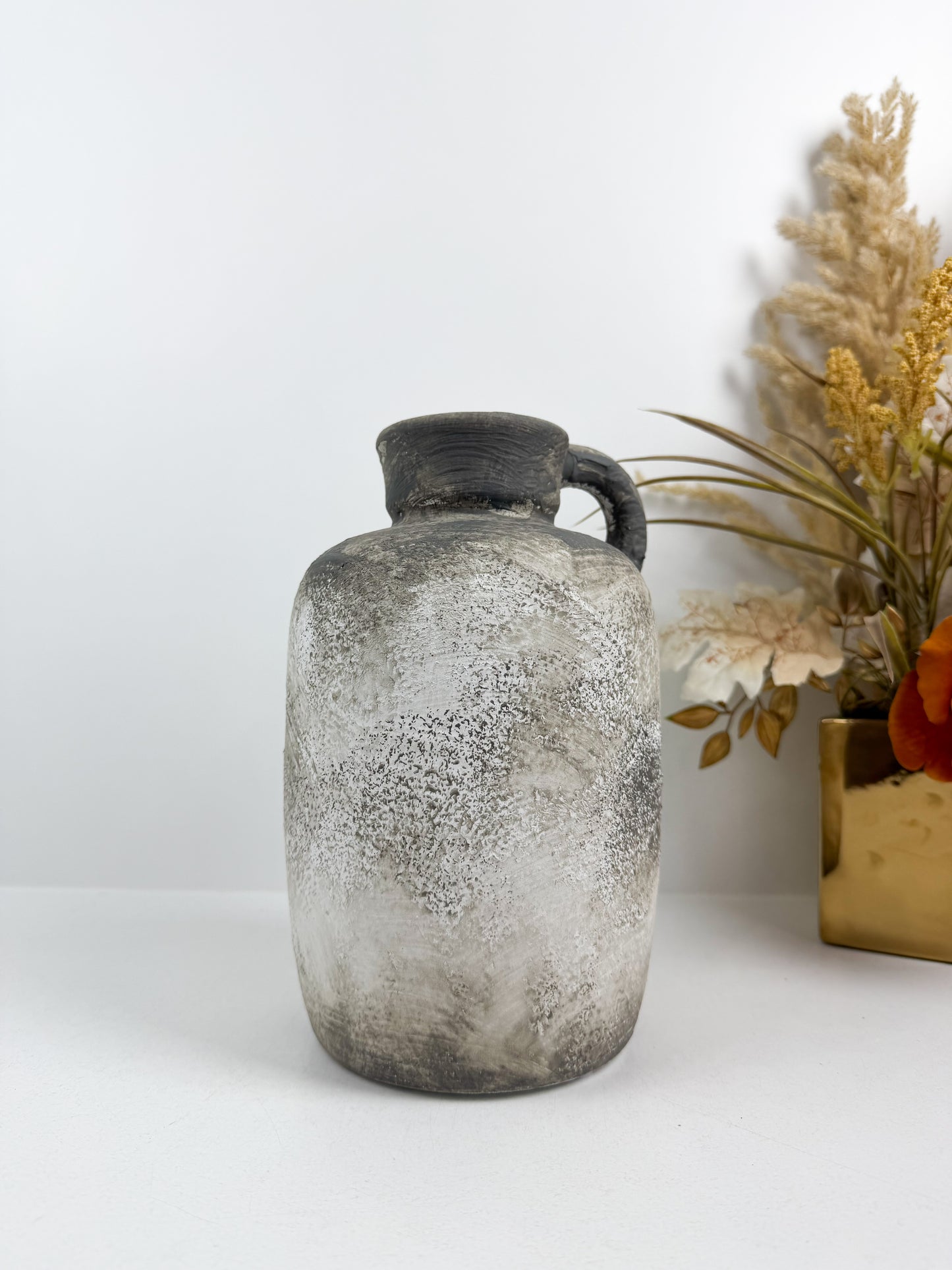 Vase en céramique gris et brun de style rustique