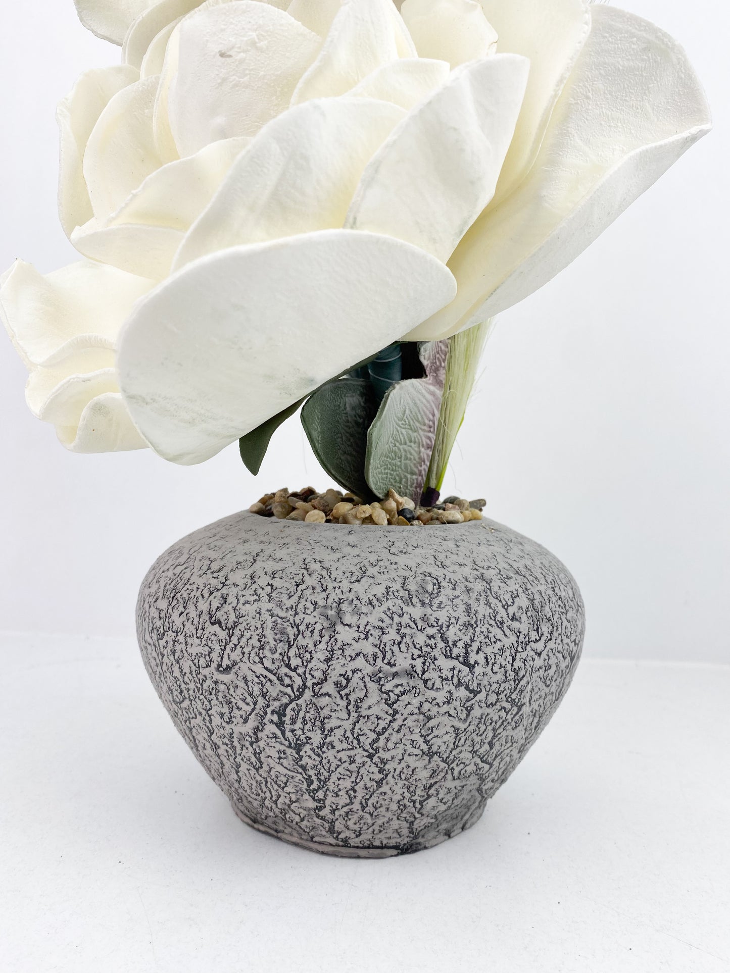 Fleur artificielle blanc avec vase en céramique pour décoration de maison