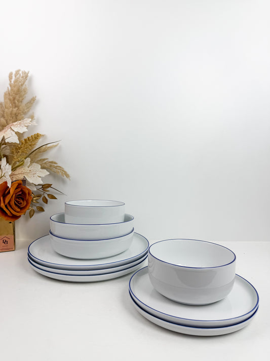 Service de table20 pièces en porcelaine , blanc à bordure bleu